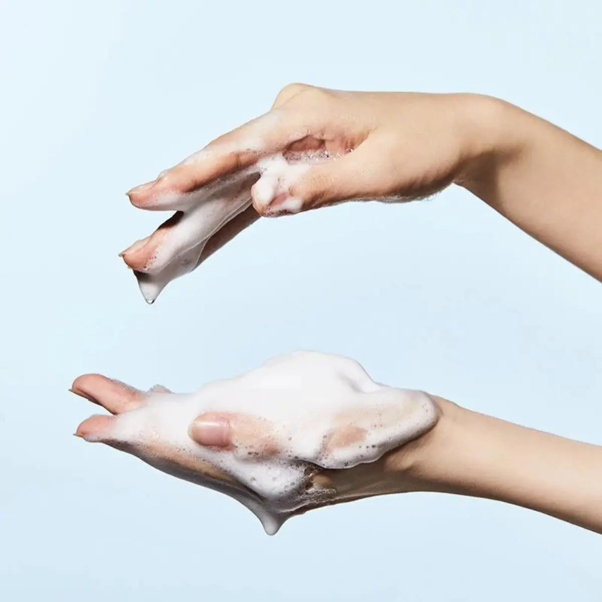 8 Hyaluronic Acid Hydrating Gentle Foaming Cleanser 150mL - Image 3
