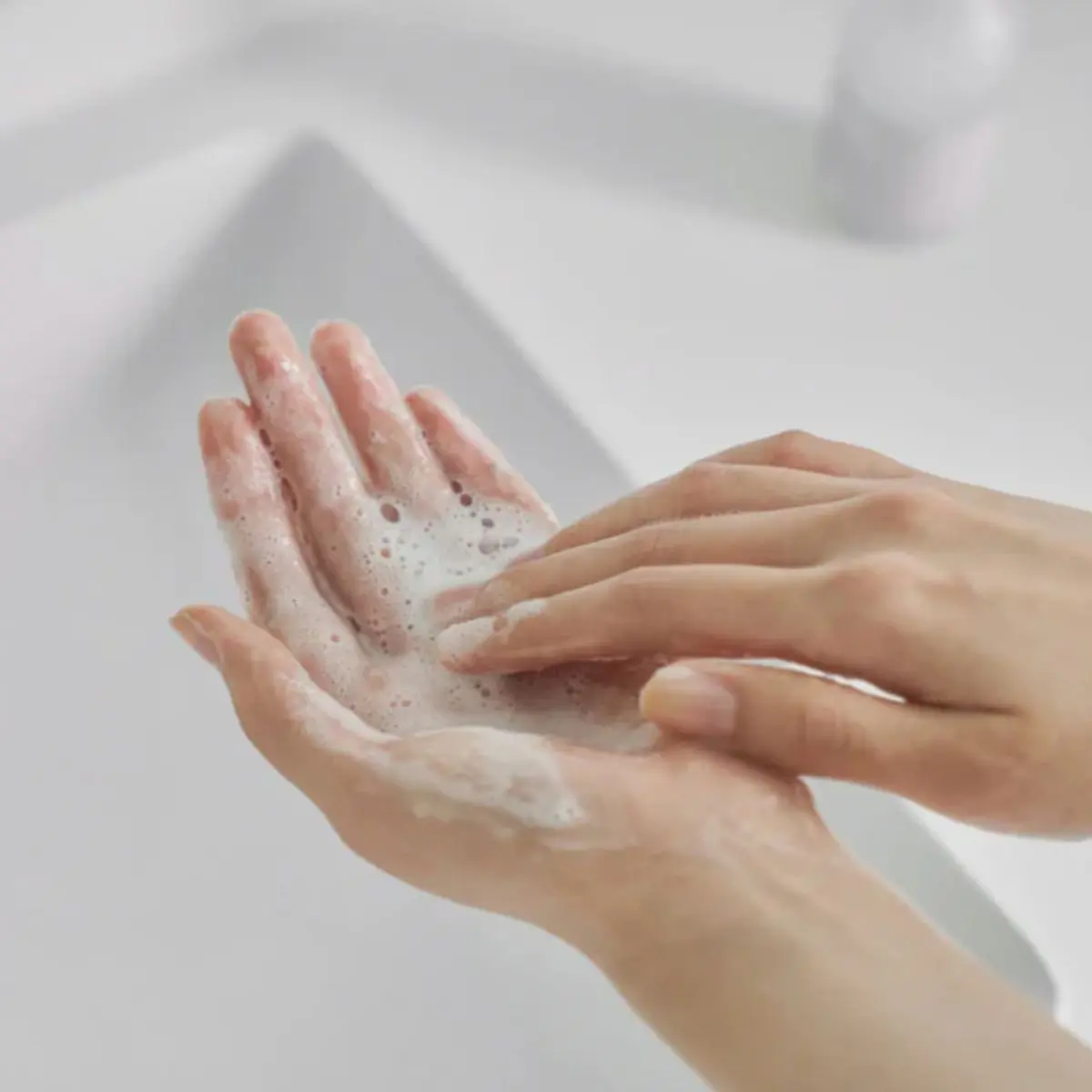 Dual Barrier Mild Gel Cleanser 200mL - Image 2