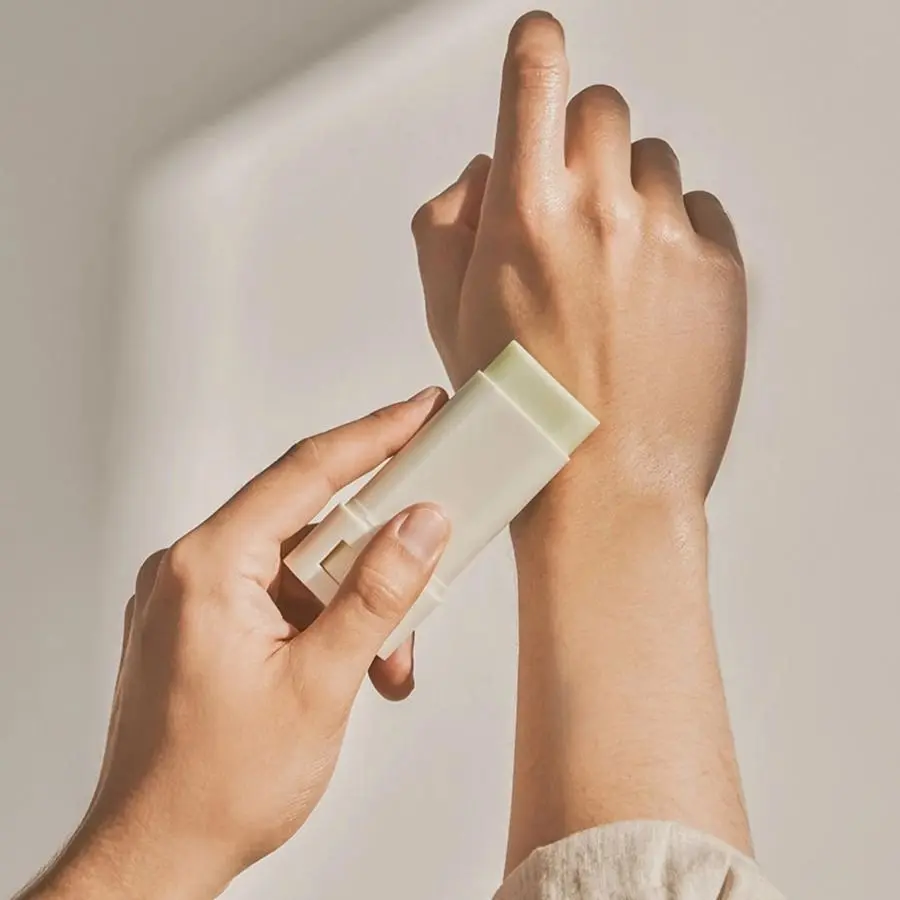 Matte sun stick : Mugwort + Camilia 18g - Image 4
