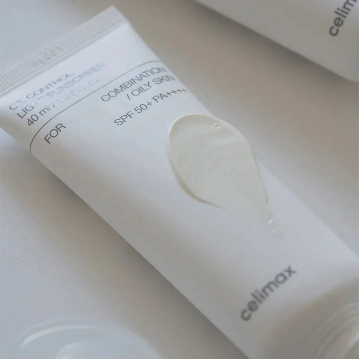 Oil Control Light Sunscreen 40mL - Image 2